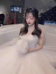 -艾米丽婚纱礼服