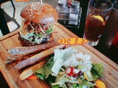 曼哈顿怪物-KATCHUP