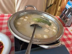 鮰鱼头鱼二吃奶汤-巴陵全鱼席(湖南老字号汴河街店 )