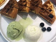 华夫饼配冰淇淋-丽莎沙拉轻食餐厅(国贸店)