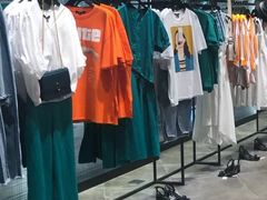 -URBAN REVIVO(高德置地广场·春广场店)
