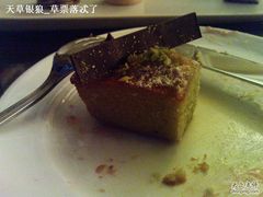 茶后甜点里面的开心果蛋糕-LONG BAR 廊吧(外滩华尔道夫酒店)