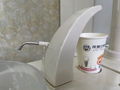 -茂菊口腔连锁(浦东南路店)