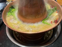 -果松木炭酸菜铜火锅·外婆参鸡汤