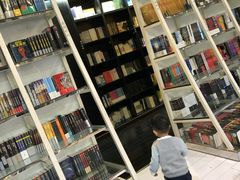 -钟书阁(松江泰晤士小镇店)