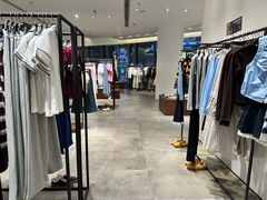 -URBAN REVIVO(上海中庚漫游城店)