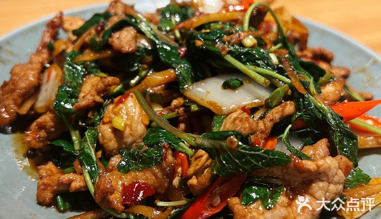 为了试出哪个菜好吃，我们几乎点了一大半！ 
