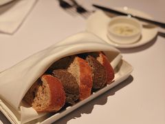 餐前面包黄油-壳里西餐厅Coquille Seafood Bistro(蒙自路店)