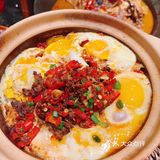 藏在小区里的湖南味｜板凳上的饭桌