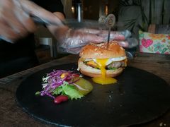 经典芝士汉堡-HIGH FIVE哈福手工汉堡(桂林路店)