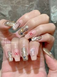 -花岐款式专研健康美甲沙龙
