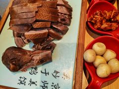 -有红鸡毛店·川菜(建设路店)