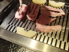-臻牛烤肉