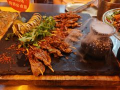 -何师烧烤Pro ·江湖川菜·小龙虾·精酿啤酒(太古里旗舰店)