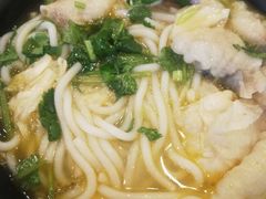特色酸菜鱼粉-鑫花溪牛肉米粉(文星广场店)