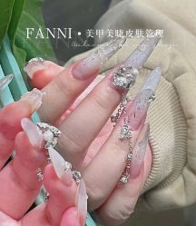 点击看大图 -Fanni美甲美睫皮肤管理