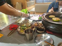 -围炉肉舍•炭烤活鳗•丹东海鲜烤肉(步行街店)