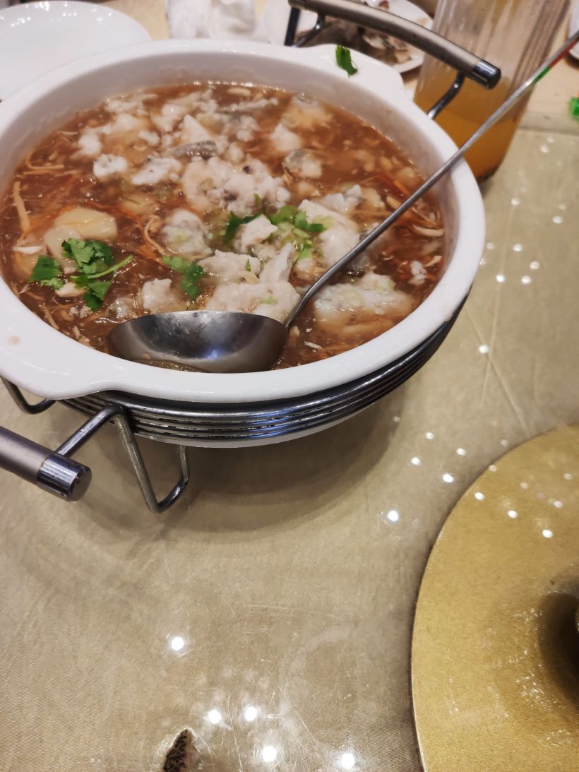 泉水酸辣黃魚羹 有點像我吃過的魷魚酸辣湯,就是魷魚換成黃魚,蔚覽