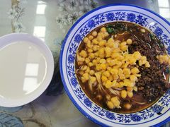 碗杂-渝之汇牛肉豌杂面