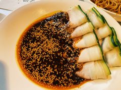 蒜泥白肉配乳瓜-初蓉丨遇见新川菜(亲贤街荣耀店)