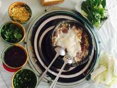 -南渝食府.墨脱石锅松茸鸡
