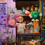 眼睛… 我是一個喜歡收藏 眼睛裝飾品的愛好者！