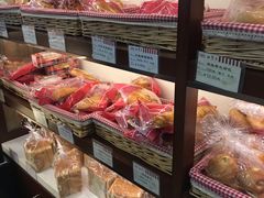 -红宝石·鲜奶小方·海派西点房(金杨店)