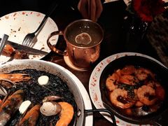 传统西班牙墨鱼汁海鲜饭-BROWNSTONE布朗石西班牙餐厅(深圳湾店)