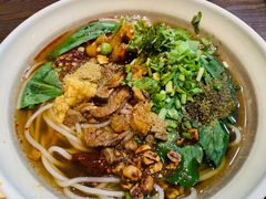 -爆炸头阿姨小四川正宗川味小吃(无任何分店)