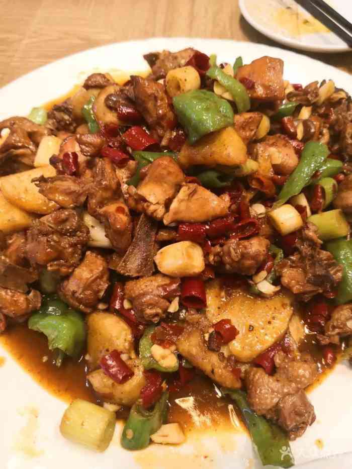 血站大盘鸡-"如果店家问你吃不吃辣,请回答吃一点点,只.