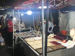 -吴山路夜市