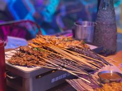 堆成山的烤串-燥次·烧烤酒场(万象城店)
