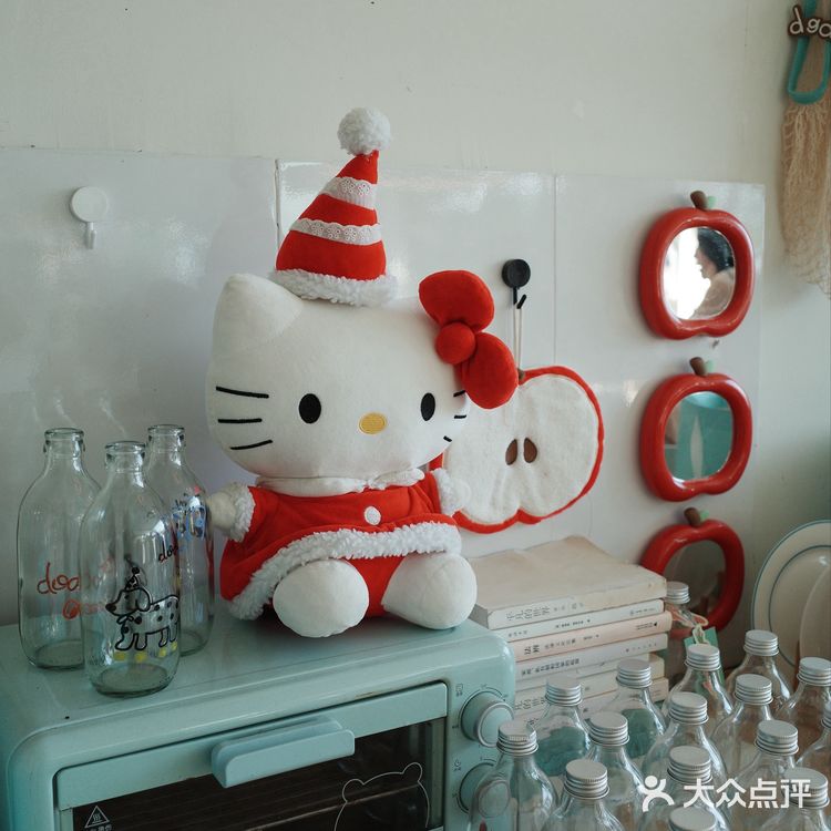 杯子盘子装得全都是可爱