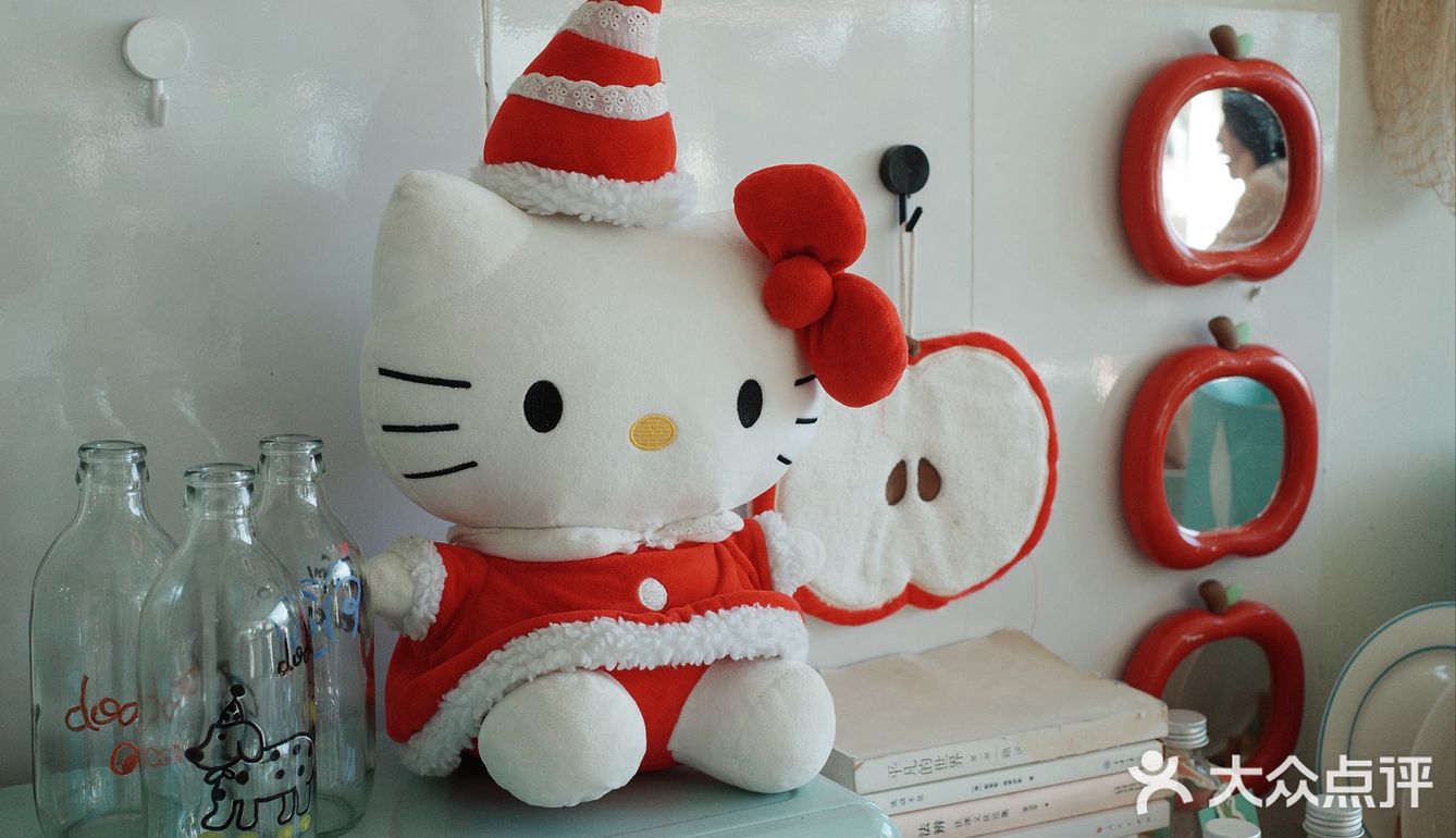 杯子盘子装得全都是可爱