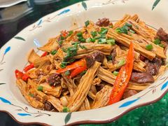 牛腩烧腐竹-米汤记忆(南京西路店)