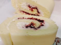 草莓乳酪卷-SKROLL卡特司库·蛋糕定制·生吐司·司康(古北程家桥店)