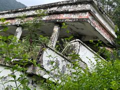 -四川汶川特大地震漩口中学遗址