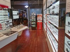 -LensCrafters亮视点·OAKLEY精选(静安嘉里中心店)