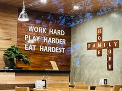 -Chom Cafe and Restaurant
