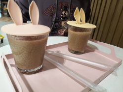 -萌兔星空蹦床撸兔馆