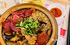 Lap Cheong Mushroom Chicken Claypot Rice