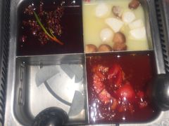 四宫格锅底-海底捞火锅(杭州庆春路夜宵主题店)
