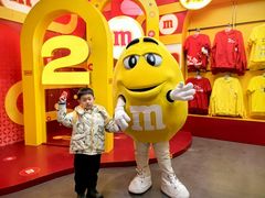 -m豆巧克力世界(上海世茂广场店)