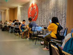 等位区-麦当劳(宝山大厦店)