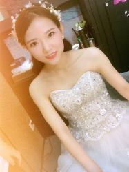 -现代经典婚纱摄影