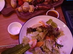 香橙蟹籽大虾沙律-MR.ROCKY洛奇先生RESTAURANT&BAR(宝安壹方城店)