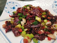 大蒜辣椒炒腊牛肉-湘悦茗宴(创维店)