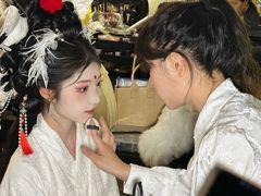 -贺加贝化妆美甲培训学校
