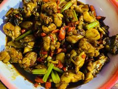 红烧牛蛙-老三样·美食研究中心(世贸路店)