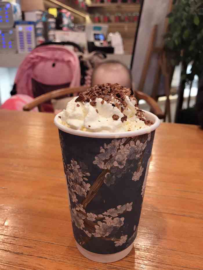 打分 好喝,无意进去的店,点了两杯,茶底口感清新 奶融入茶以后也是不